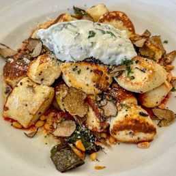 The Frog and the Peach signature dishes Black Truffle Ricotta Gnocchi
Balsamic Marinated Hanger Steak
Cured Tuna Sashimi